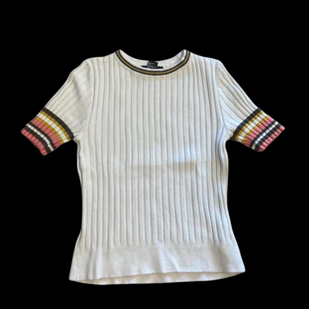 white forever 21 top with sleeve detailing